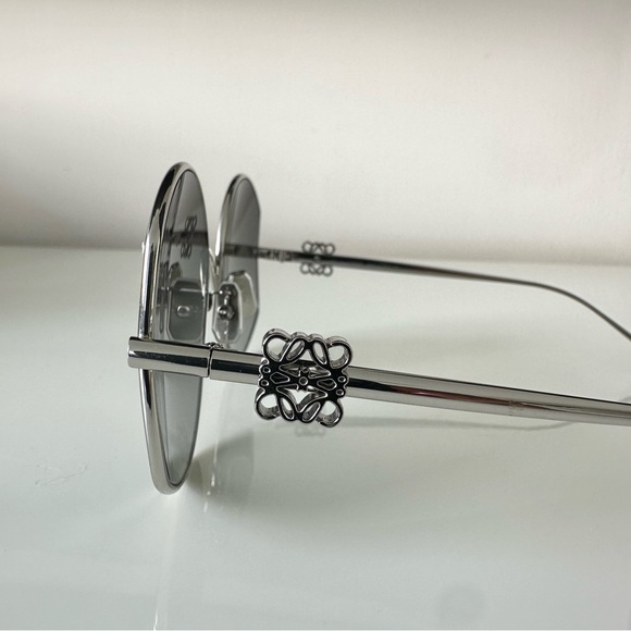 NEW!!! Loewe LW40069U 16B sunglasses Authentic Retail 385$ - Picture 4 of 8